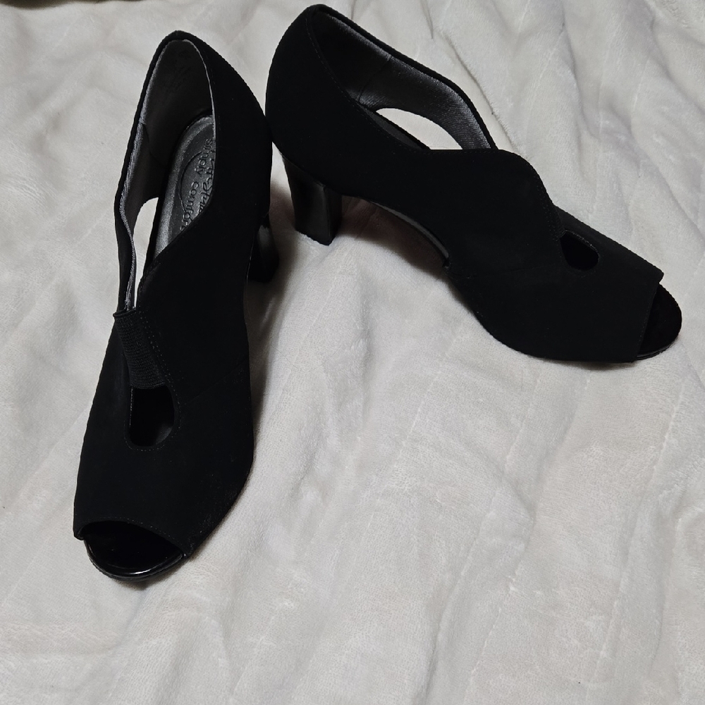 Life Stride Black Peep Toe Heels